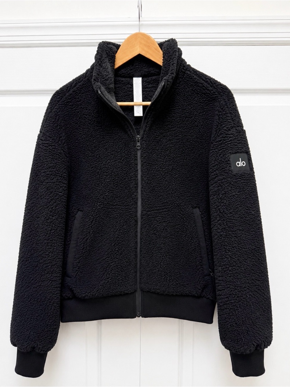 ALO Yoga Black Sherpa Bomber Jacket 🧥 women’s size L/G new - Picture 2 of 8